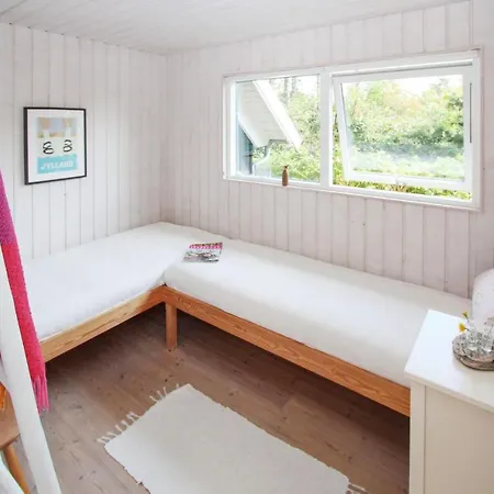 In Sams With 2 Bedrooms And Wifi Сasa de vacaciones Onsbjerg