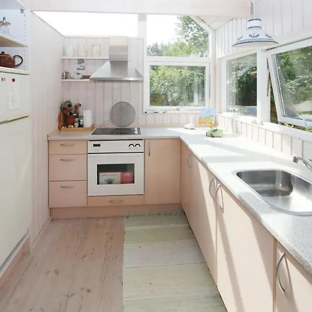 In Sams With 2 Bedrooms And Wifi Сasa de vacaciones Onsbjerg